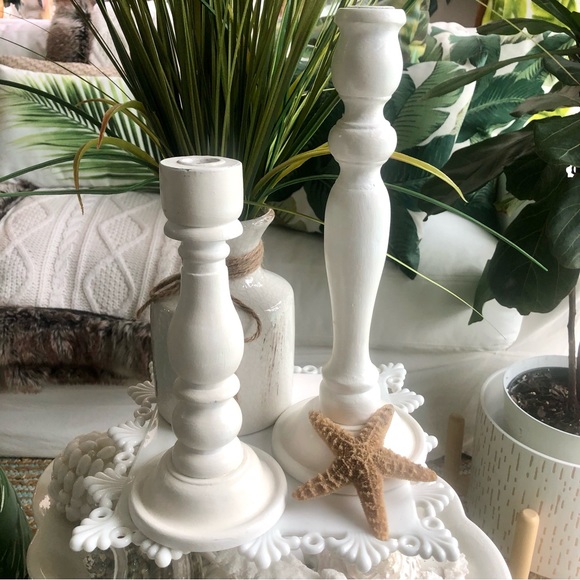 NWT Two’s Co White Wood Candle Sticks Pair - Picture 1 of 5